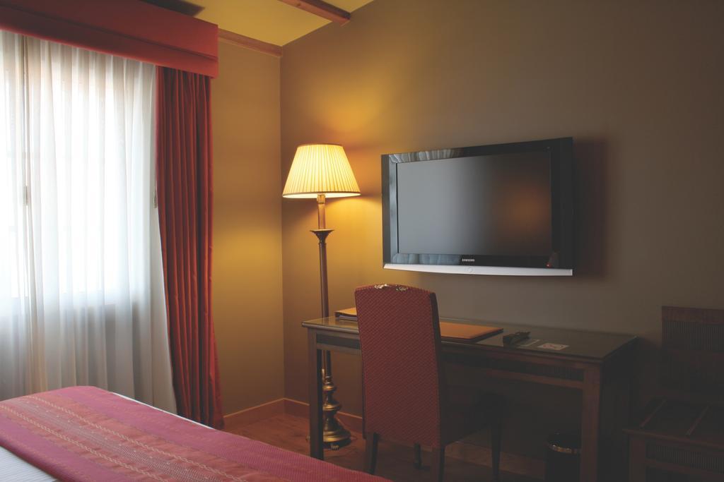 Gran Hotel Los Abetos Santiago de Compostela Bagian luar foto